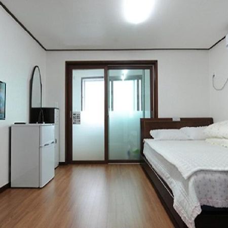 Seongsan Ilchulbong Pension Чеджудо Экстерьер фото