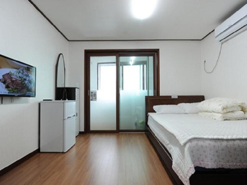 Seongsan Ilchulbong Pension Чеджудо Экстерьер фото