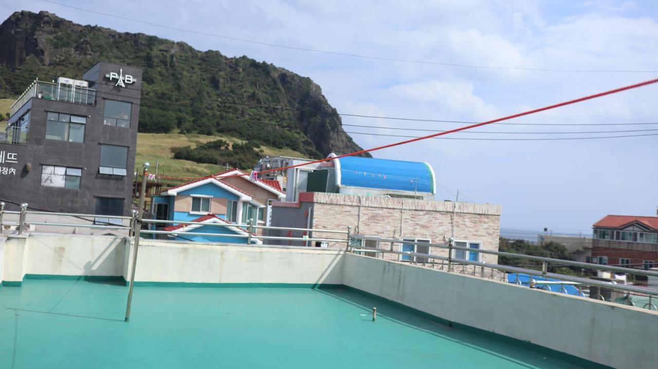 Seongsan Ilchulbong Pension Чеджудо Экстерьер фото